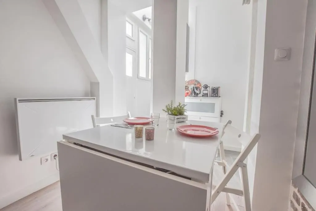 Studio Paisible Paris 10Eme - Canal St Martin 0*,  France